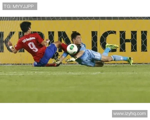 足球砸门将的瞬间反应与精彩扑救背后的故事与技巧分析